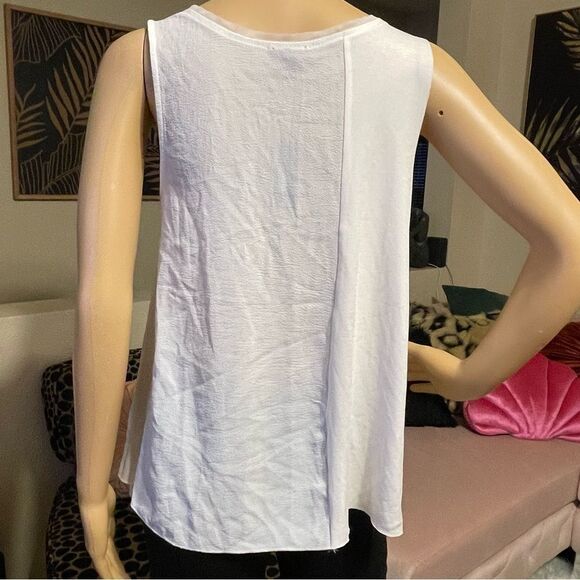 NWT Express Lightweight V-neck Blouse Ivory White Size Small - Picture 4 of 9